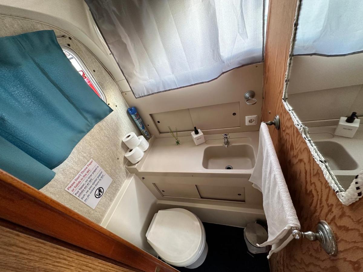 !!Boat With Ac In Port Forum 2 Bikes Included!! Hotel Sant Adria de Besos Exterior photo