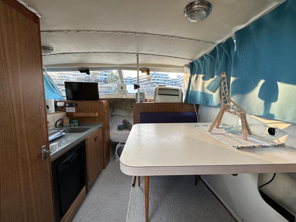 !!Boat With Ac In Port Forum 2 Bikes Included!! Hotel Sant Adria de Besos Exterior photo