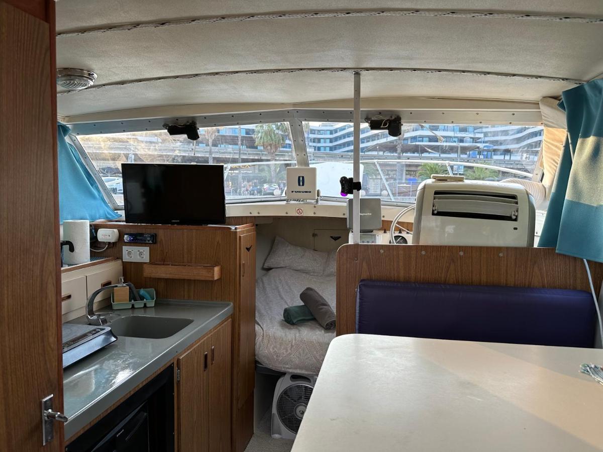 !!Boat With Ac In Port Forum 2 Bikes Included!! Hotel Sant Adria de Besos Exterior photo