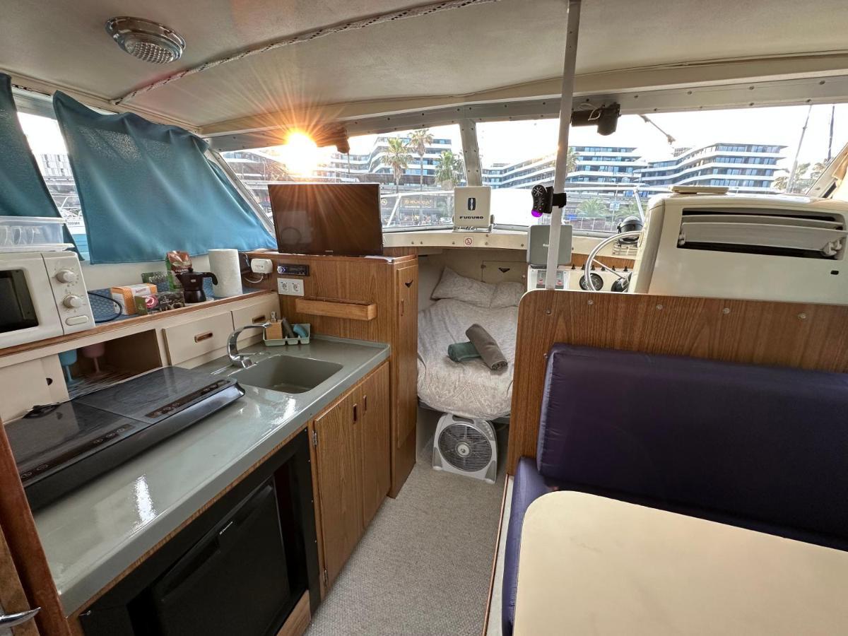 !!Boat With Ac In Port Forum 2 Bikes Included!! Hotel Sant Adria de Besos Exterior photo